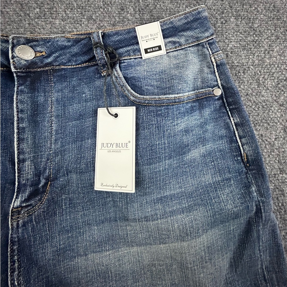 Judy Blue Mid Rise Denim Shorts Womens Size 3X NWT - Picture 3 of 10